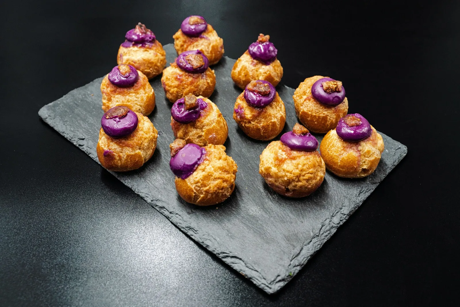 Présentation verres et épices décoration culinaire - Traiteur Montpellier